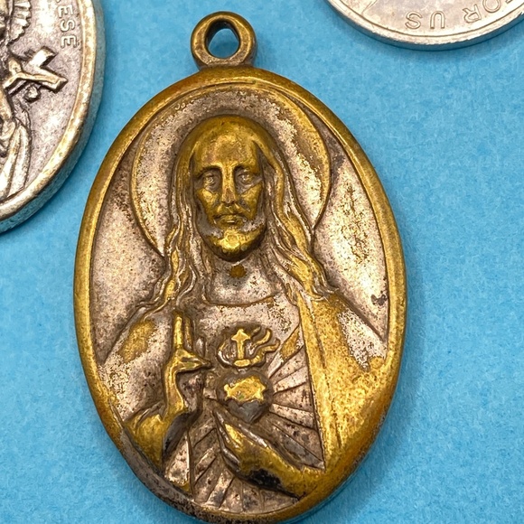 Catholic Religious Metals Saints Miraculous Silver Tone Vintage Lot of 15 - Picture 5 of 13